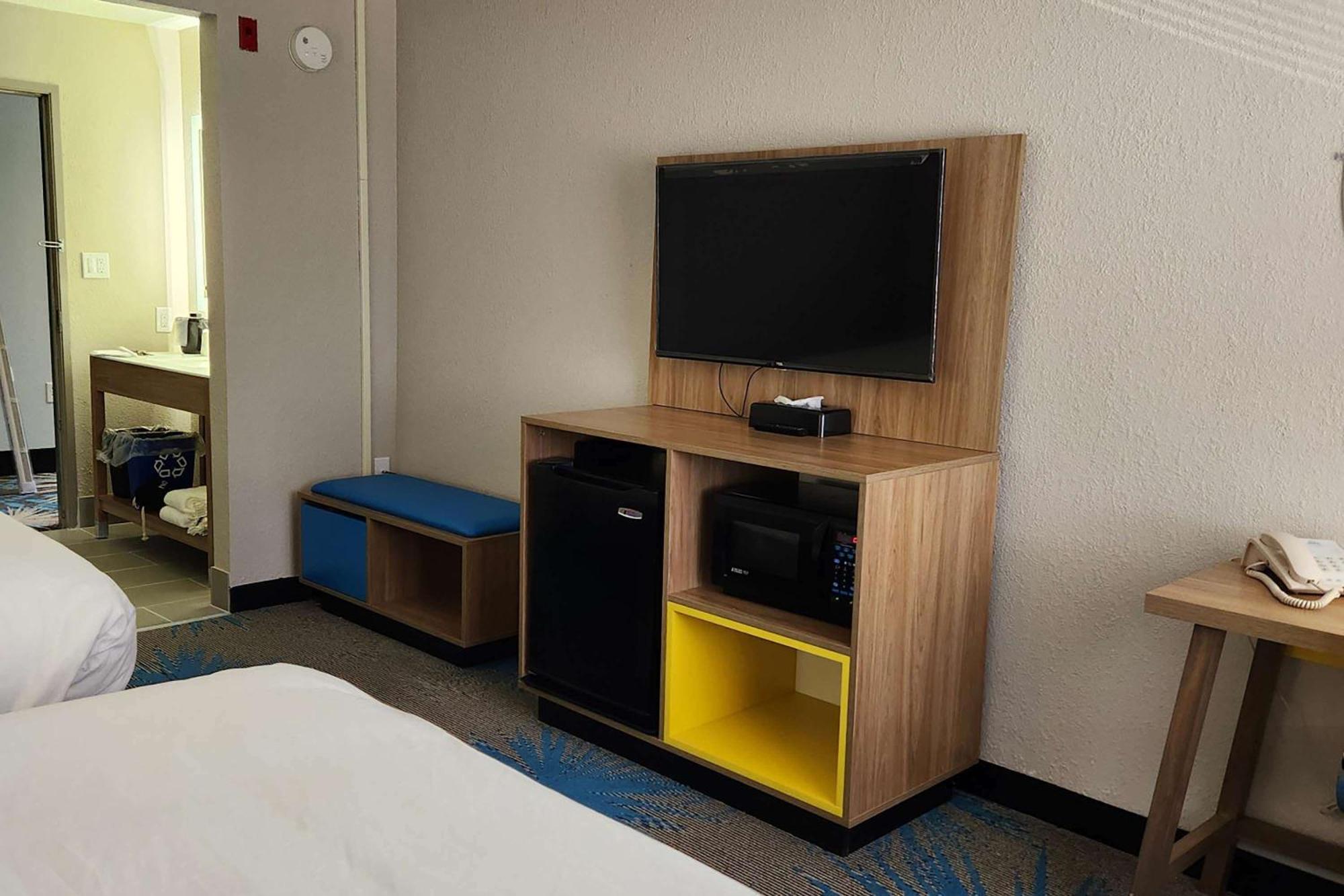 Days By Wyndham Hotel Davenport